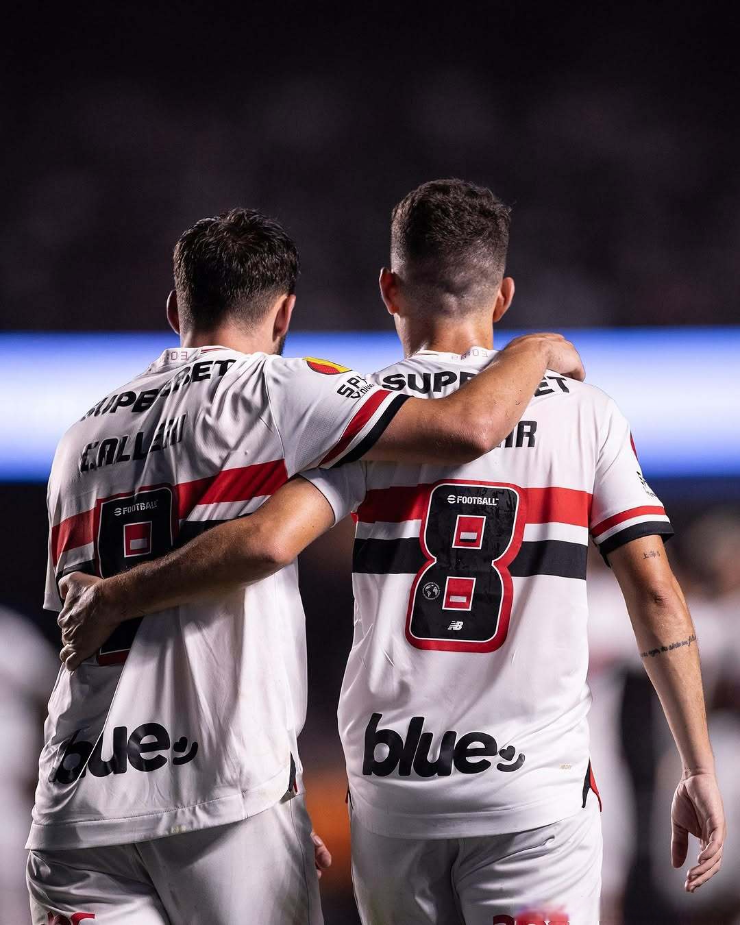 那不勒斯客场大胜卡利亚里，斗志昂扬备战下一场(那不勒斯对卡利亚里)